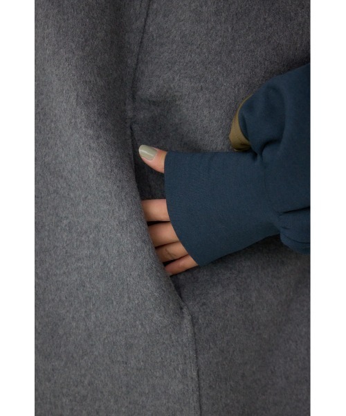 AZUL by moussy（アズールバイマウジー）の「【PLUS】ストールリバーポンチョ（ポンチョ・レディース・ベージュ/グレー・FREE）」の11枚目の写真