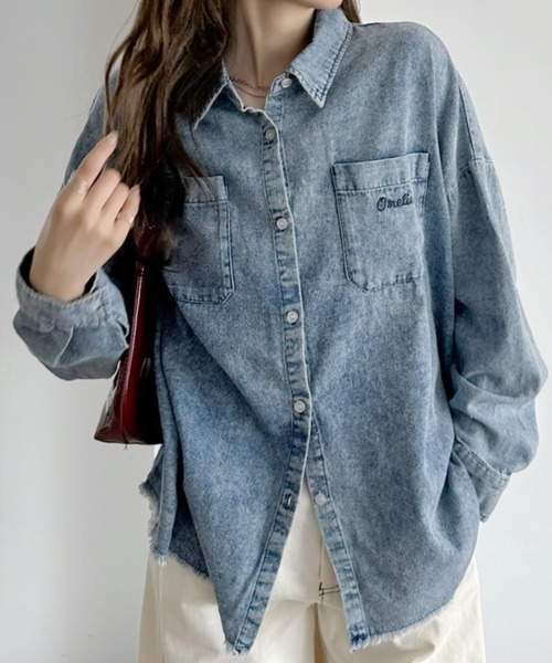 A.D.C.L.(エーディーシーエル)の「Cozyダブルポケットオーバーサイズデニムビッグシャツ(シャツ/ブラウス・レディース・ブルー/ネイビー・L/M)」の2枚目の写真