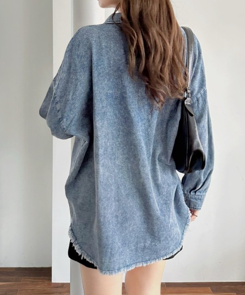 A.D.C.L.(エーディーシーエル)の「Cozyダブルポケットオーバーサイズデニムビッグシャツ(シャツ/ブラウス・レディース・ブルー/ネイビー・L/M)」の10枚目の写真
