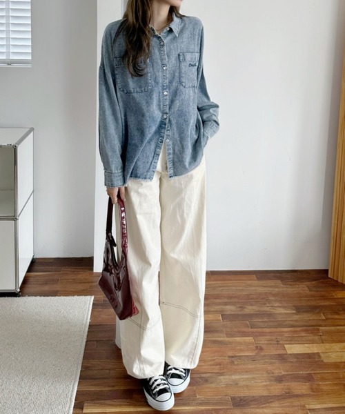 A.D.C.L.(エーディーシーエル)の「Cozyダブルポケットオーバーサイズデニムビッグシャツ(シャツ/ブラウス・レディース・ブルー/ネイビー・L/M)」の21枚目の写真