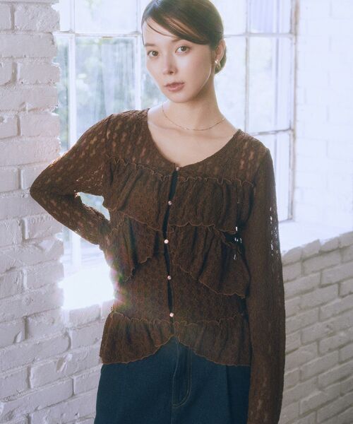 earth music&ecology（アースミュージックアンドエコロジー）の「レースフリルメローカーディガン（シャツ/ブラウス・レディース・アイボリー/ブラウン・FREE）」の4枚目の写真