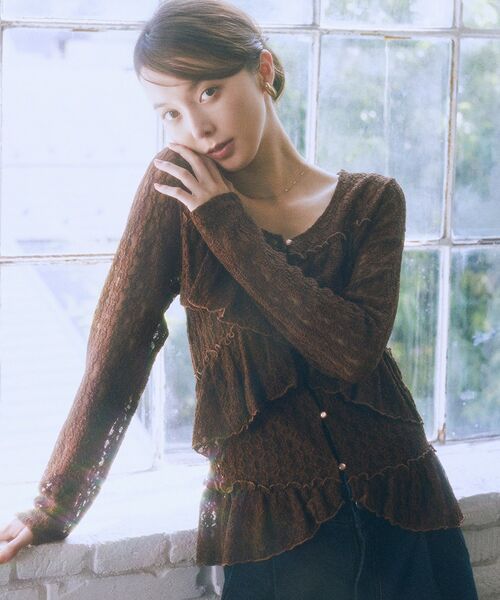 earth music&ecology（アースミュージックアンドエコロジー）の「レースフリルメローカーディガン（シャツ/ブラウス・レディース・アイボリー/ブラウン・FREE）」の5枚目の写真