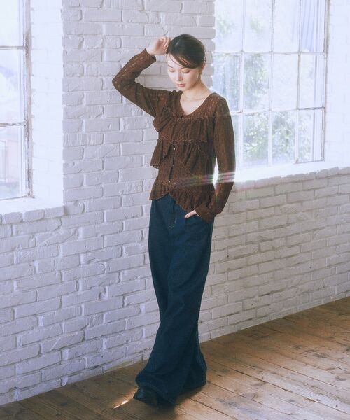 earth music&ecology（アースミュージックアンドエコロジー）の「レースフリルメローカーディガン（シャツ/ブラウス・レディース・アイボリー/ブラウン・FREE）」の7枚目の写真