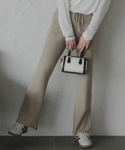 サルセーション　フレアパンツ　Dirty white 　Sサイズ ジャージタッチ スリットフレアパンツ フレアパンツ スリット