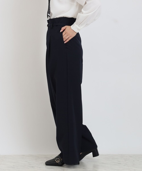 TRUDEA(トルディア)の「ベルテッド ワイドパンツ(その他パンツ・レディース・ネイビー/ブラック/グレイッシュベージュ・SMALL/LARGE/MEDIUM)」の9枚目の写真