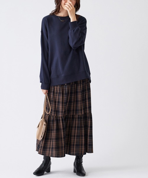 BELLUNA PLUS（ベルーナ）の「軽やか綿混スウェット（Tシャツ/カットソー・レディース・グレイッシュベージュ/ネイビー/チャコール/ライラック・LARGE/MEDIUM/X-LARGE）」の15枚目の写真
