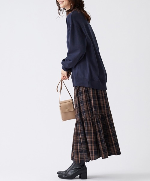 BELLUNA PLUS（ベルーナ）の「軽やか綿混スウェット（Tシャツ/カットソー・レディース・グレイッシュベージュ/ネイビー/チャコール/ライラック・LARGE/MEDIUM/X-LARGE）」の16枚目の写真