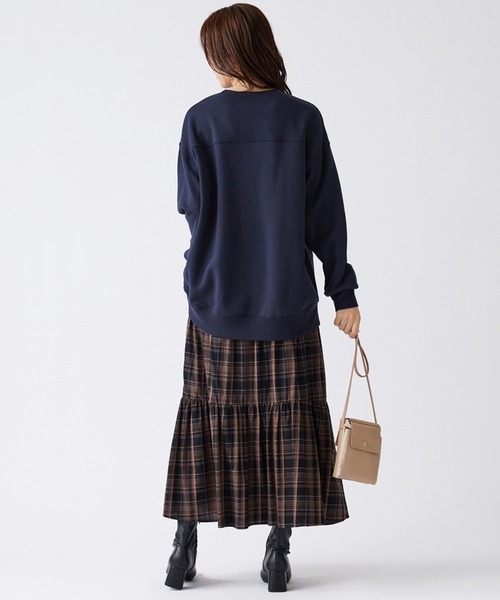 BELLUNA PLUS（ベルーナ）の「軽やか綿混スウェット（Tシャツ/カットソー・レディース・グレイッシュベージュ/ネイビー/チャコール/ライラック・LARGE/MEDIUM/X-LARGE）」の17枚目の写真