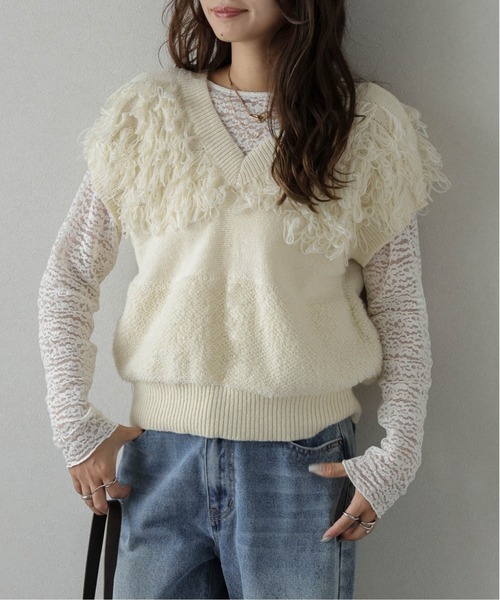 AMELY（エミリー）の「Vネックニットベスト（ベスト・レディース・アイボリー/ブラック/モカ/グレー・フリー）」の5枚目の写真