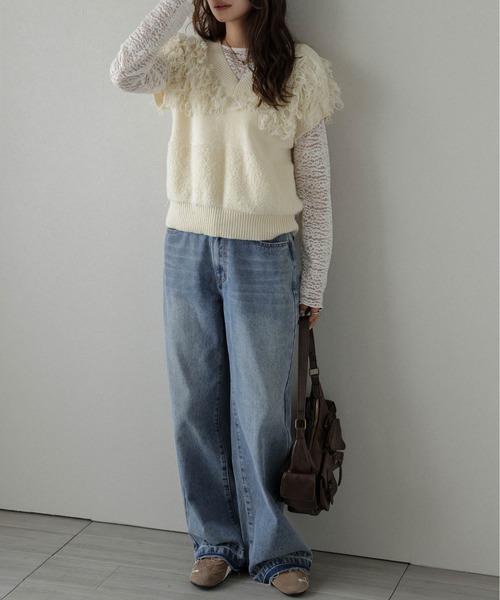 AMELY（エミリー）の「Vネックニットベスト（ベスト・レディース・アイボリー/ブラック/モカ/グレー・フリー）」の6枚目の写真
