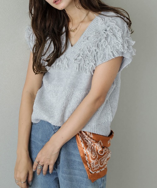 AMELY（エミリー）の「Vネックニットベスト（ベスト・レディース・アイボリー/ブラック/モカ/グレー・フリー）」の22枚目の写真