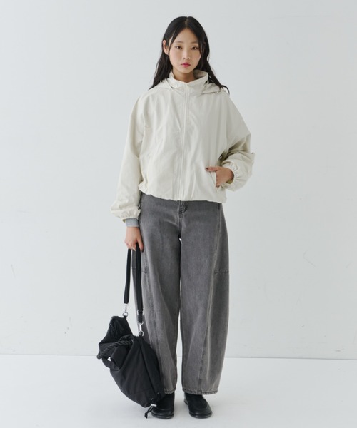 NUJOH（ヌゾ）の「Lightweight Utility Hooded Zip Blouson / ライトウェイトユーティリティジップブルゾン（ブルゾン・レディース・ネイビー/クリーム・FREE）」の15枚目の写真