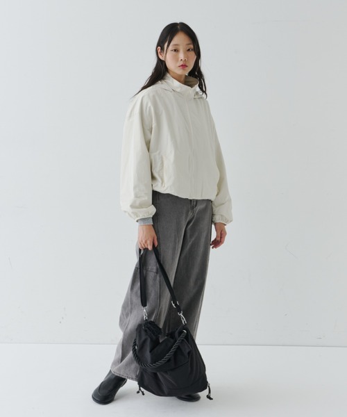 NUJOH（ヌゾ）の「Lightweight Utility Hooded Zip Blouson / ライトウェイトユーティリティジップブルゾン（ブルゾン・レディース・ネイビー/クリーム・FREE）」の20枚目の写真