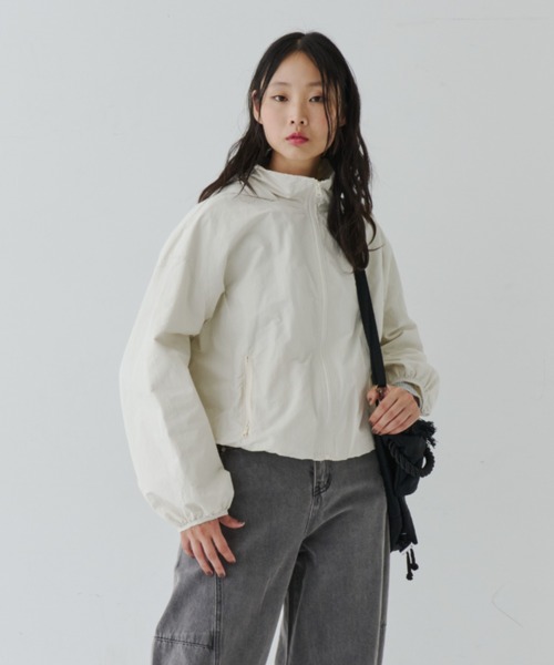 NUJOH（ヌゾ）の「Lightweight Utility Hooded Zip Blouson / ライトウェイトユーティリティジップブルゾン（ブルゾン・レディース・ネイビー/クリーム・FREE）」の16枚目の写真