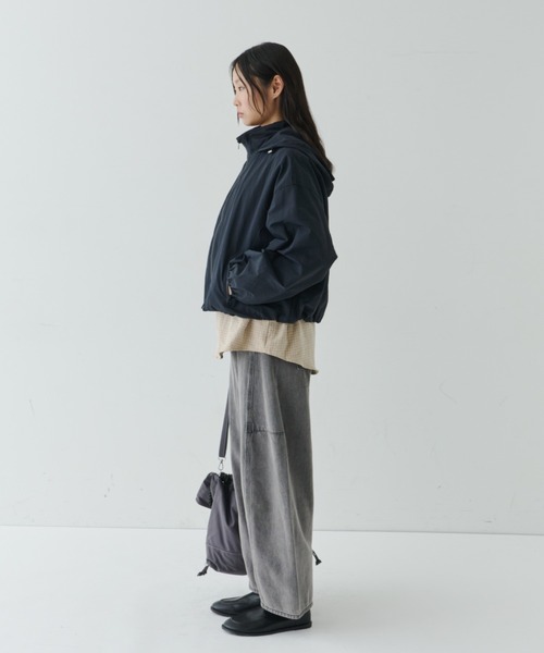 NUJOH（ヌゾ）の「Lightweight Utility Hooded Zip Blouson / ライトウェイトユーティリティジップブルゾン（ブルゾン・レディース・ネイビー/クリーム・FREE）」の11枚目の写真