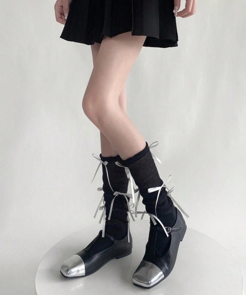 Vini(ヴィニ)の「【Vini】バレエコア リボンハイソックス(ソックス/靴下・レディース・グレー/ブラック/ホワイト・FREE)」の4枚目の写真