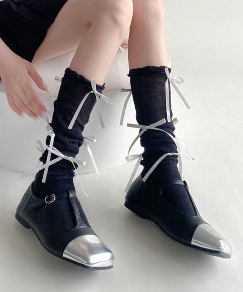 Vini(ヴィニ)の「【Vini】バレエコア リボンハイソックス(ソックス/靴下・レディース・グレー/ブラック/ホワイト・FREE)」の6枚目の写真