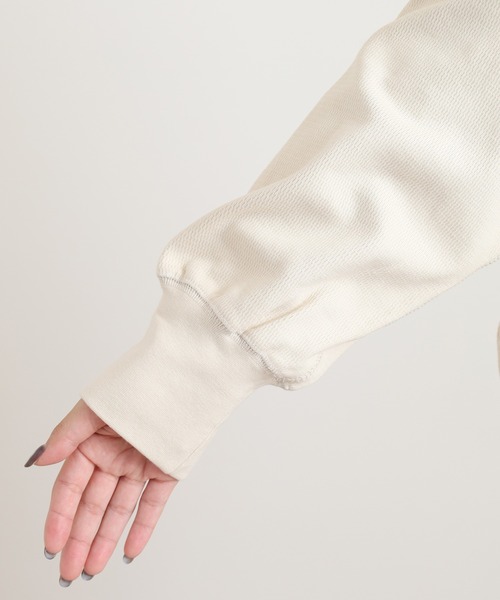 OMNES（オムネス）の「ハニカムストレッチ袖ボリュームカーディガン（カーディガン/ボレロ・レディース・ネイビー/ホワイト/アイボリー・FREE）」の10枚目の写真