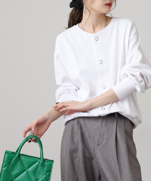 OMNES（オムネス）の「ハニカムストレッチ袖ボリュームカーディガン（カーディガン/ボレロ・レディース・ネイビー/ホワイト/アイボリー・FREE）」の16枚目の写真