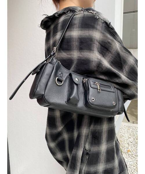 MURUA（ムルーア）の「マルチポケットショルダーバッグ（ショルダーバッグ・レディース・ブラック/グレー・FREE）」の11枚目の写真