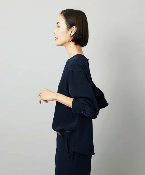 MICHEL KLEIN（ミッシェル・クラン）の「[セットアップ対応]ノーカラーブラウス（シャツ/ブラウス・レディース・ベージュ/ネイビー・38）」の8枚目の写真
