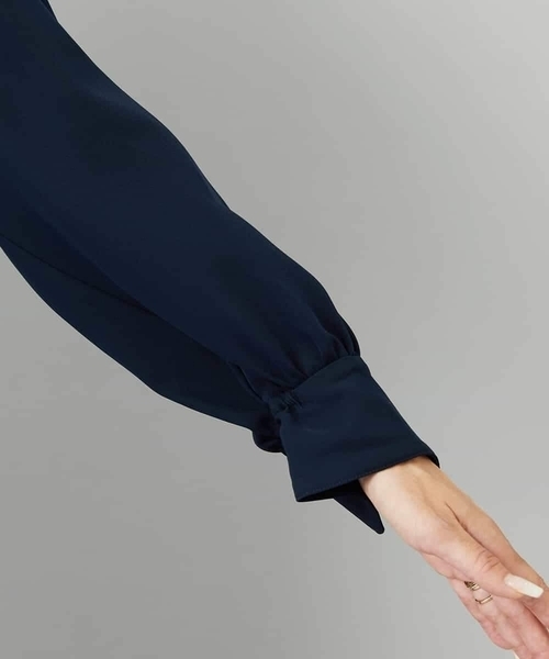 MICHEL KLEIN（ミッシェル・クラン）の「[セットアップ対応]ノーカラーブラウス（シャツ/ブラウス・レディース・ベージュ/ネイビー・38）」の20枚目の写真