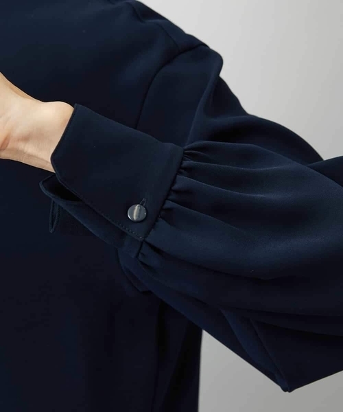 MICHEL KLEIN（ミッシェル・クラン）の「[セットアップ対応]ノーカラーブラウス（シャツ/ブラウス・レディース・ベージュ/ネイビー・38）」の21枚目の写真