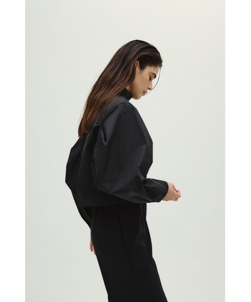 RIM.ARK(リムアーク)の「Folded neck tuck blouse フォールディッドネックタックブラウス(シャツ/ブラウス・レディース・ライトイエロー/ブラック/ネイビー/ホワイト・36/38)」の16枚目の写真