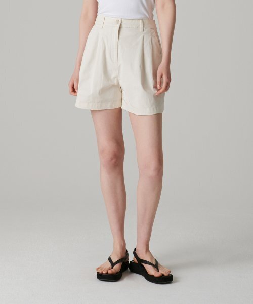 MUSINSA STANDARD WOMAN（ムシンサスタンダードウーマン）の「ウィメンズツーピンタックワイドチノショーツ[クリーム]（その他パンツ・レディース・その他・30/24/25/26/27/28/29）」の5枚目の写真