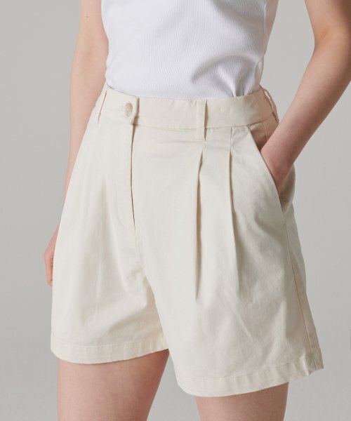 MUSINSA STANDARD WOMAN（ムシンサスタンダードウーマン）の「ウィメンズツーピンタックワイドチノショーツ[クリーム]（その他パンツ・レディース・その他・30/24/25/26/27/28/29）」の8枚目の写真
