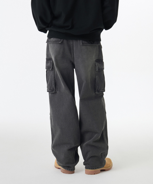 MUSINSA STANDARD（ムシンサスタンダード）の「デニムパラシュートカーゴパンツ [ウォッシュドブラック]（デニムパンツ・メンズ・その他・40/38/42/36/34/28/29/32/30/31/33/26/27）」の14枚目の写真