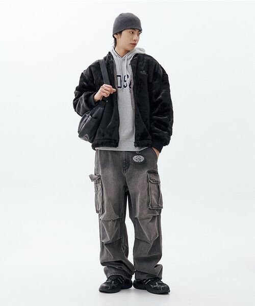 MUSINSA STANDARD（ムシンサスタンダード）の「デニムパラシュートカーゴパンツ [ウォッシュドブラック]（デニムパンツ・メンズ・その他・40/38/42/36/34/28/29/32/30/31/33/26/27）」の4枚目の写真