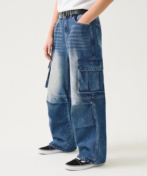 TRILLION(トリリオン)の「パラシュートカーゴリベットデニムパンツ (ミドルブルー)(デニムパンツ・レディース・その他・X-LARGE/SMALL/MEDIUM/LARGE)」の1枚目の写真