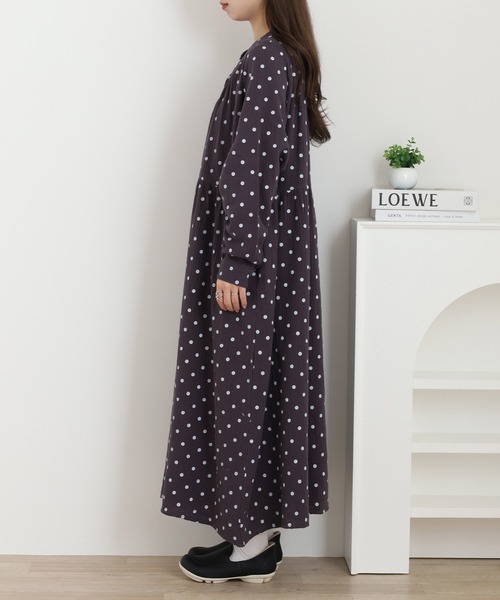 OMNES(オムネス)の「ダブルガーゼ 多ボタンギャザーワンピース(ワンピース・レディース・ネイビー系/グレー系その他・FREE)」の12枚目の写真