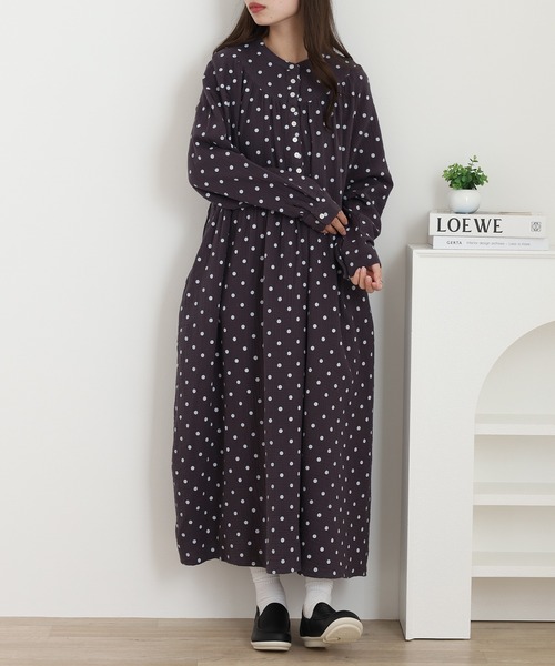 OMNES(オムネス)の「ダブルガーゼ 多ボタンギャザーワンピース(ワンピース・レディース・ネイビー系/グレー系その他・FREE)」の7枚目の写真