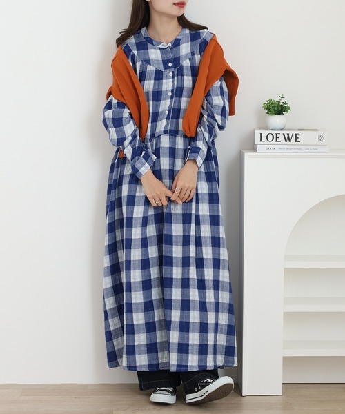 OMNES(オムネス)の「ダブルガーゼ 多ボタンギャザーワンピース(ワンピース・レディース・ネイビー系/グレー系その他・FREE)」の5枚目の写真