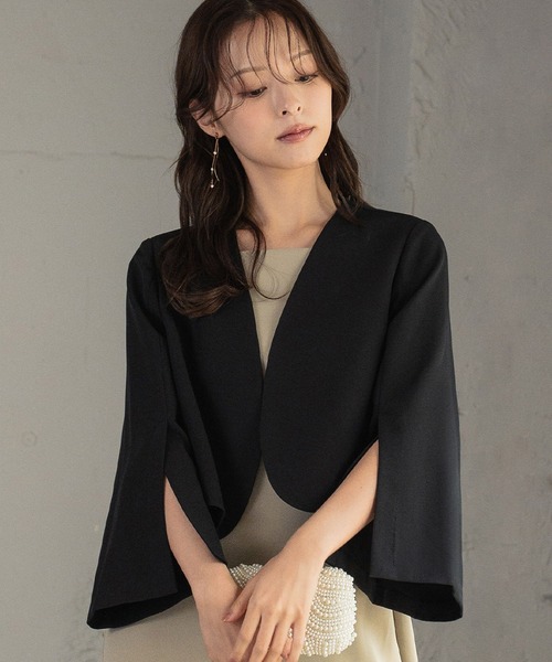 Flolia（フロリア）の「スリットスリーブノーカラージャケット ボレロ ショート丈 結婚式 オケージョン フォーマル セレモニー 卒業式 卒園式 入学式 入園式【洗える】《着用動画あり》（ノーカラージャケット・レディース・ブラック/ベージュ・2L/S/M/L/4L/3L）」の5枚目の写真