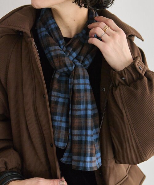 ear PAPILLONNER（イアパピヨネ）の「コットンタータンチェックストール（ストール/ショール・レディース・ネイビー・FREE）」の2枚目の写真