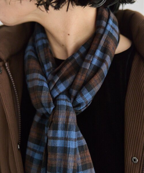 ear PAPILLONNER（イアパピヨネ）の「コットンタータンチェックストール（ストール/ショール・レディース・ネイビー・FREE）」の3枚目の写真
