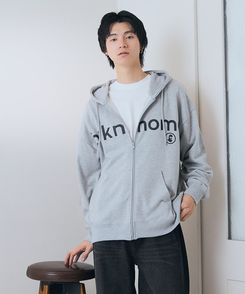 brknhome(ブロークンホーム)の「【BRKNHOME/ブロークンホーム】【シンプルロゴで着まわしやすい】カレッジロゴ プリント フルジップ スウェットパーカー カジュアル ストリート ユニセックス(パーカー・メンズ・杢グレー/ブラック・MEDIUM/LARGE)」の11枚目の写真