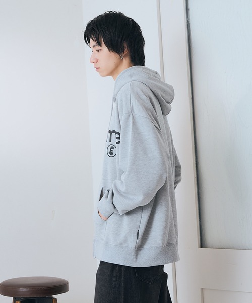 brknhome(ブロークンホーム)の「【BRKNHOME/ブロークンホーム】【シンプルロゴで着まわしやすい】カレッジロゴ プリント フルジップ スウェットパーカー カジュアル ストリート ユニセックス(パーカー・メンズ・杢グレー/ブラック・MEDIUM/LARGE)」の12枚目の写真