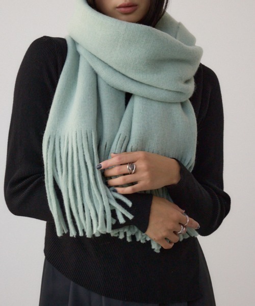 AZUL by moussy（アズールバイマウジー）の「ソフトタッチニットフリンジストール（マフラー・レディース・アイボリー/チャコールグレー/ミント/ピンク・FREE）」の3枚目の写真