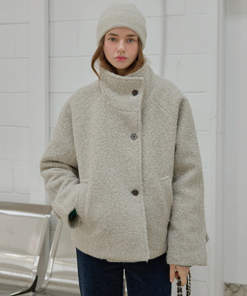 SLOWLOLLI(スローローリ)の「Teddy boucle half coat_3 Colors(トレンチコート・レディース・アイボリー/ブラック/キャメル・FREE)」の4枚目の写真
