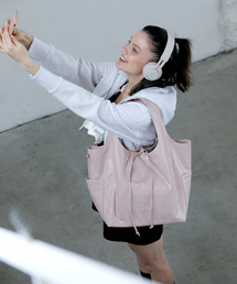 CHRISTINE PROJECT（クリスティンプロジェクト）の「CP REVERSIBLE STITCH BAG(PINK COTTON CANDY)（ショルダーバッグ・レディース）」