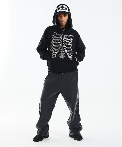 SUPPLIER(サプライヤー)の「ジップフーディ|Fire Skeleton Rhinestone Zip Hoodie|SUPPLIER(パーカー・メンズ・グレー/ブラック・LARGE/MEDIUM/X-LARGE/SMALL)」の3枚目の写真