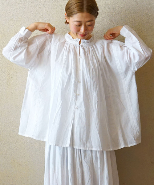 JOURNAL STANDARD LUXE（ジャーナルスタンダード　ラックス）の「【SOIL】CAMBRIC WITH LACE GATHERED SMOCK（シャツ/ブラウス・レディース・ブラック/ホワイト・2）」の2枚目の写真
