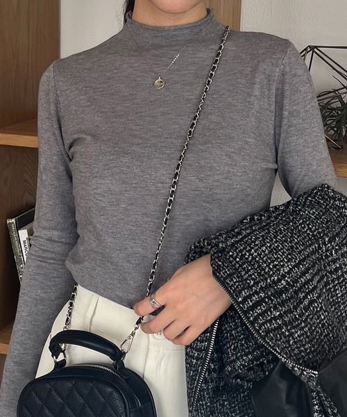 STYLEBLOCK(スタイルブロック)の「メローデザインボトルネックトップス(ニット/セーター・レディース・アイボリー/ブラウン/ベージュ/イエロー/グレー/ブラック・FREE)」の4枚目の写真