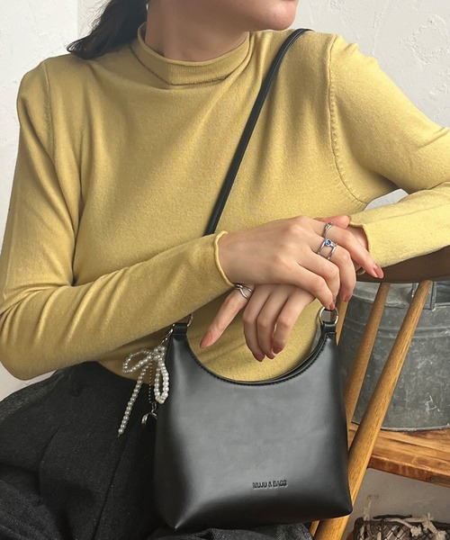 STYLEBLOCK(スタイルブロック)の「メローデザインボトルネックトップス(ニット/セーター・レディース・アイボリー/ブラウン/ベージュ/イエロー/グレー/ブラック・FREE)」の6枚目の写真