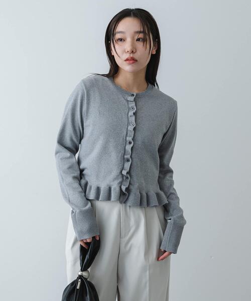 SENSE OF PLACE by URBAN RESEARCH（センスオブプレイスバイアーバンリサーチ）の「『洗濯可』フリルトリムニットカーディガン（ニット/セーター・レディース・ピンク/ネイビー/グレー・ONE）」の4枚目の写真