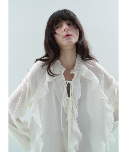 Shelly island（シェリーアイランド）の「楊柳シアーフリルシャツ（シャツ/ブラウス・レディース・ブルー/ブラック/ホワイト・FREE）」の2枚目の写真